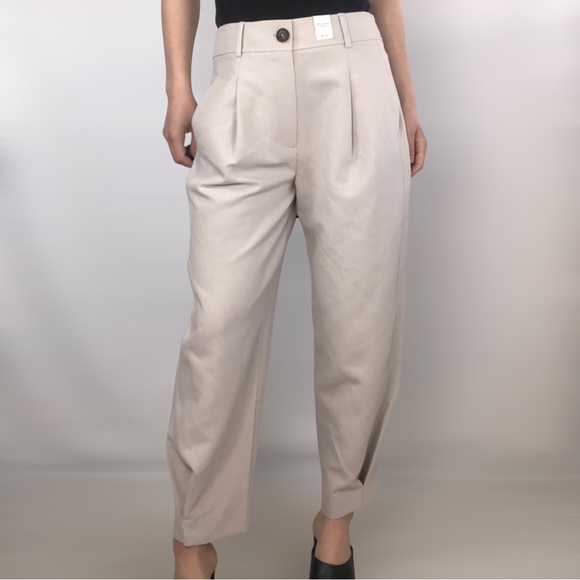 Abercrombie & Fitch Pants - NWT Abercrombie and Fitch Taper Trouser Pant Pleated Size‎ 28 Short